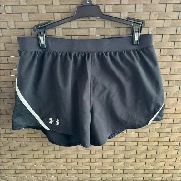 Under Armour Womens Mileage 2.0 Athletic Shorts Black Loose Elastic Waist Sz M - Picture 1 of 6